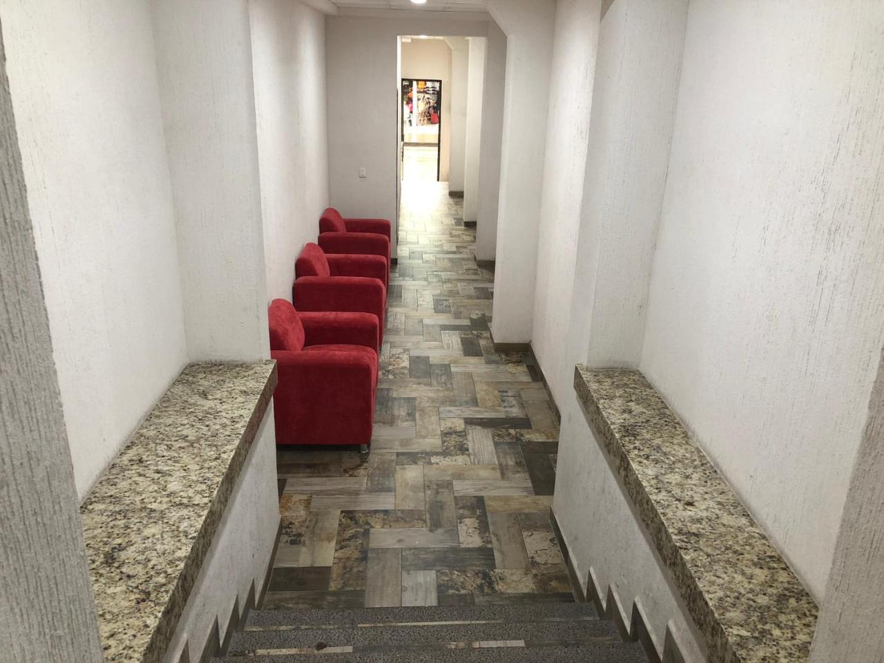 Hotel Del Carmen Leon Bagian luar foto